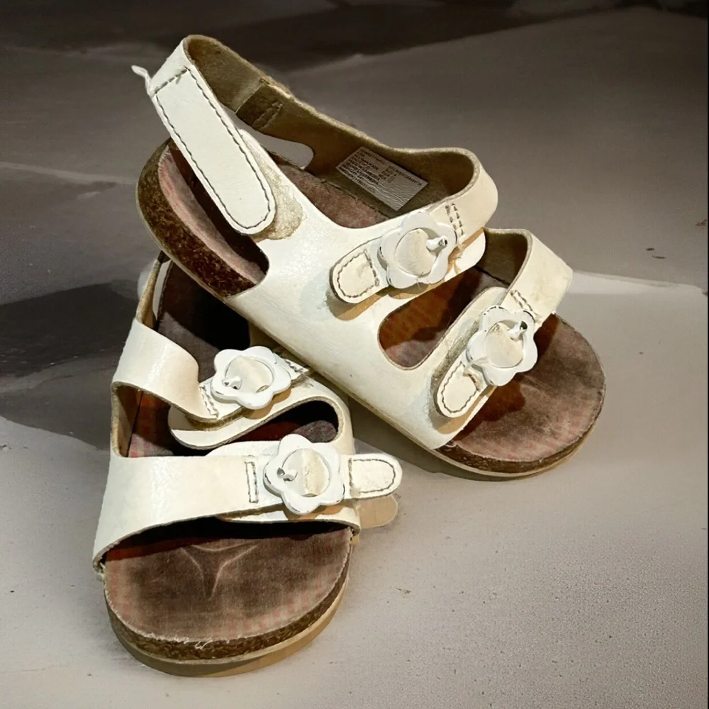 Wonder Nation Toddler Sandals Girls Sz 6 White Hook & Loop Closure